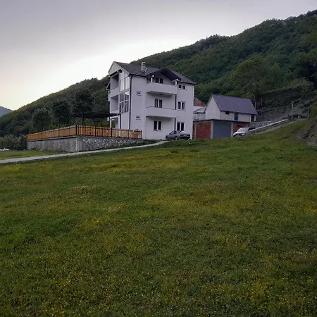 Artjoni Fierze Vandrerhjem *